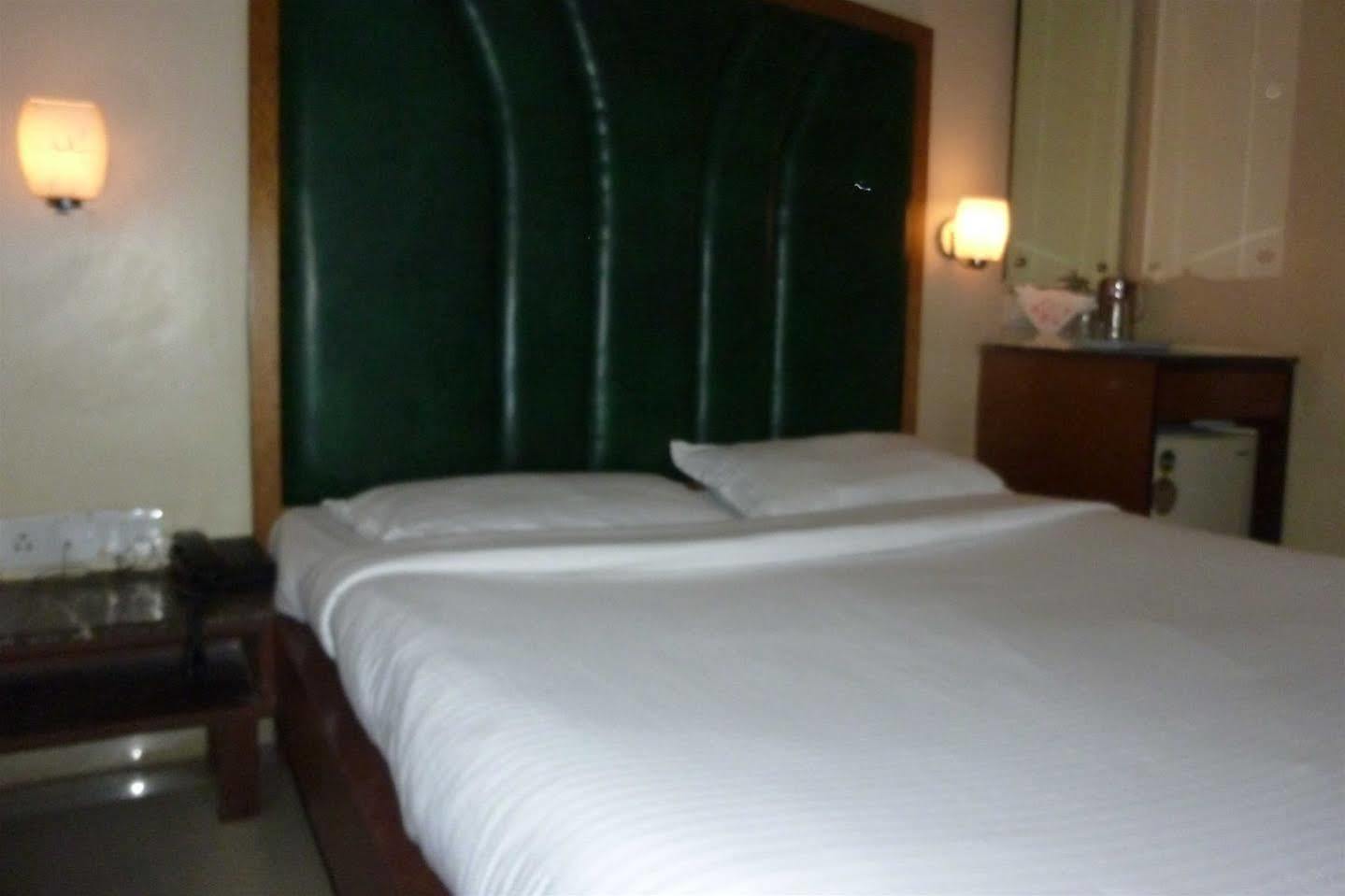 Hotel Park Shilton Bombay Extérieur photo